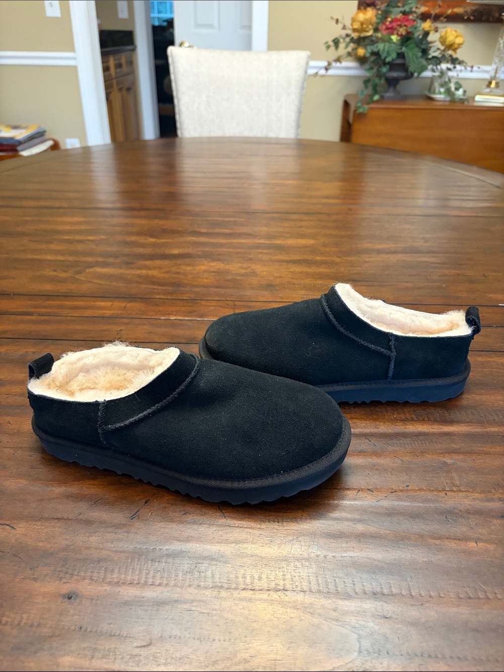 UGG Black Slippers kids US 5 ACs